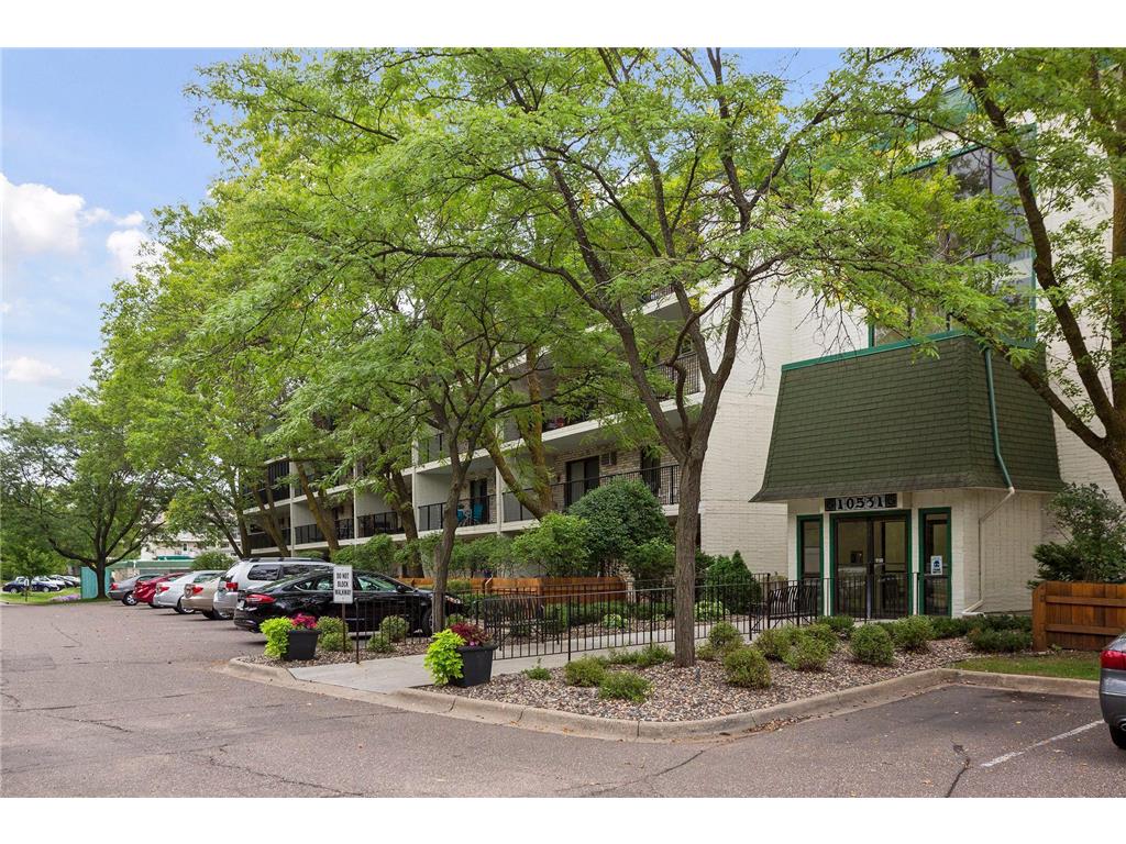 10531 Cedar Lake Road #212 Minnetonka MN 55305 7048953 image2
