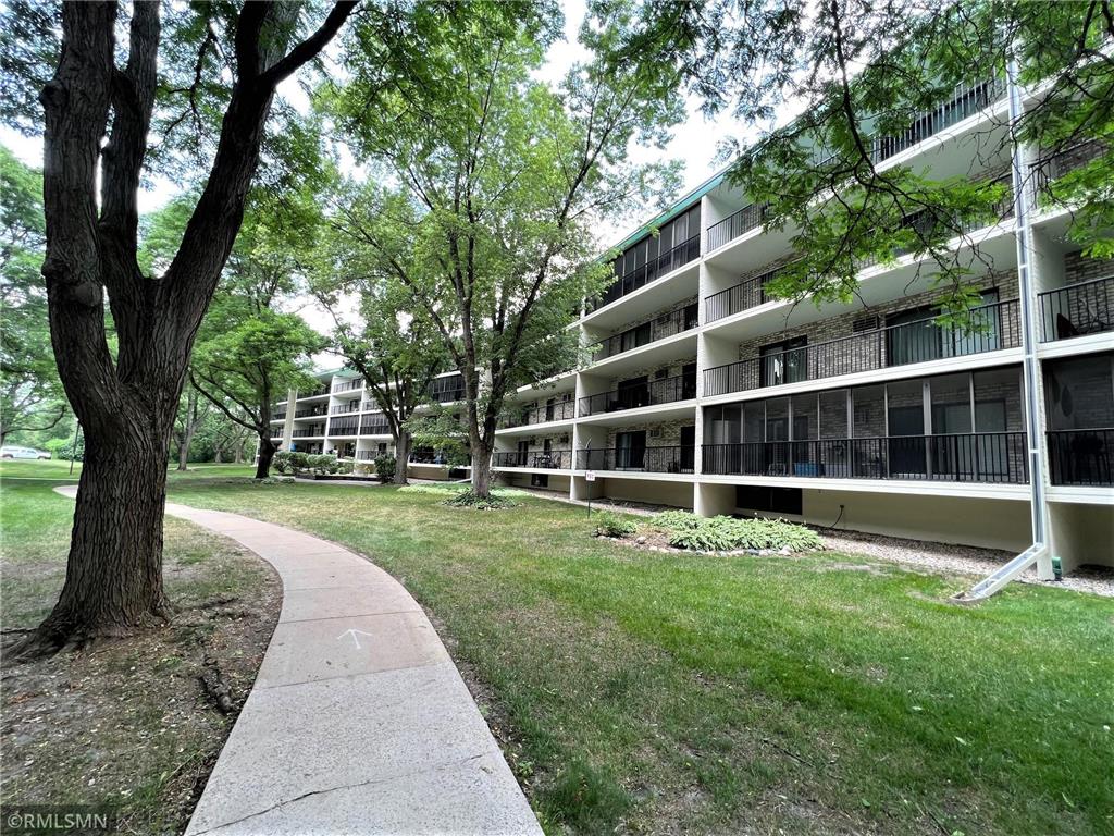 10531 Cedar Lake Road #214 Minnetonka MN 55305 6392276 image1