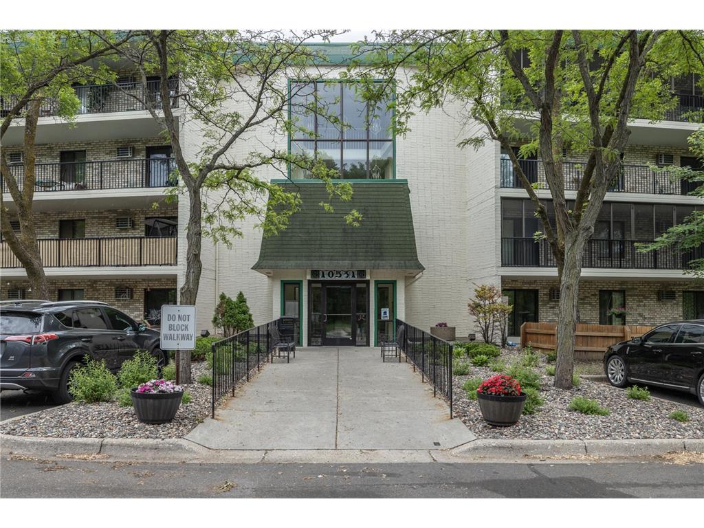 10531 Cedar Lake Road #302 Minnetonka MN 55305 6396047 image1