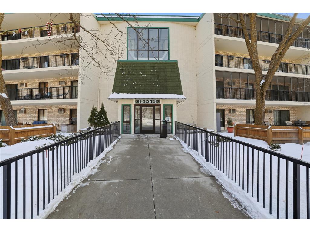 10531 Cedar Lake Road #312 Minnetonka MN 55305 7020145 image1