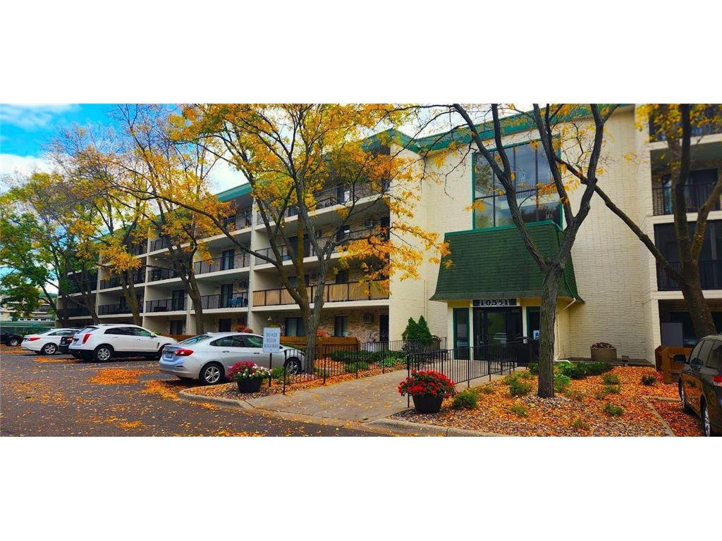 10531 Cedar Lake Road 517, MN 55305 MLS 6445798 Edina Realty