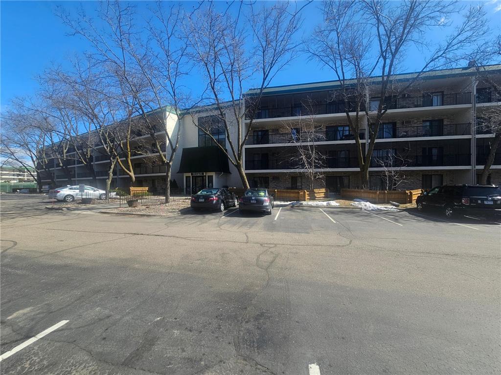 10531 W Cedar Lake Road #404 Minnetonka MN 55305 6514474 image1