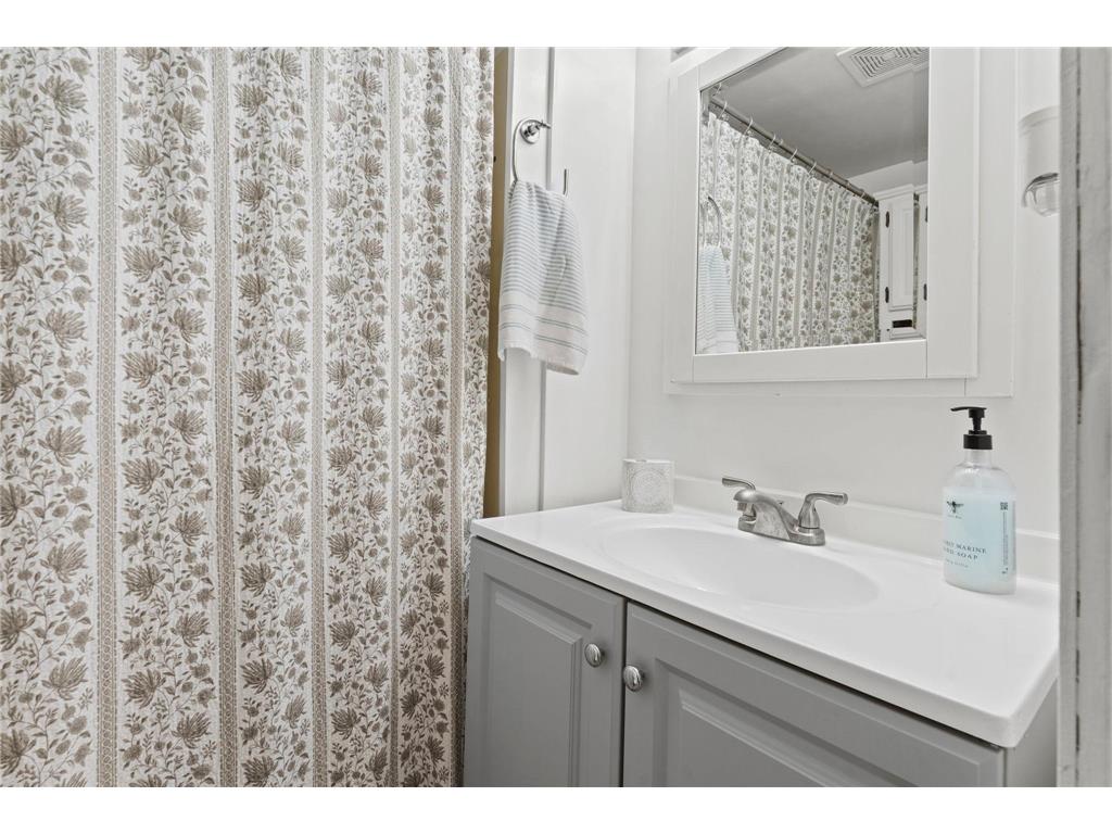 1054 Van Buren Avenue Saint Paul MN 55104 7061805 image15