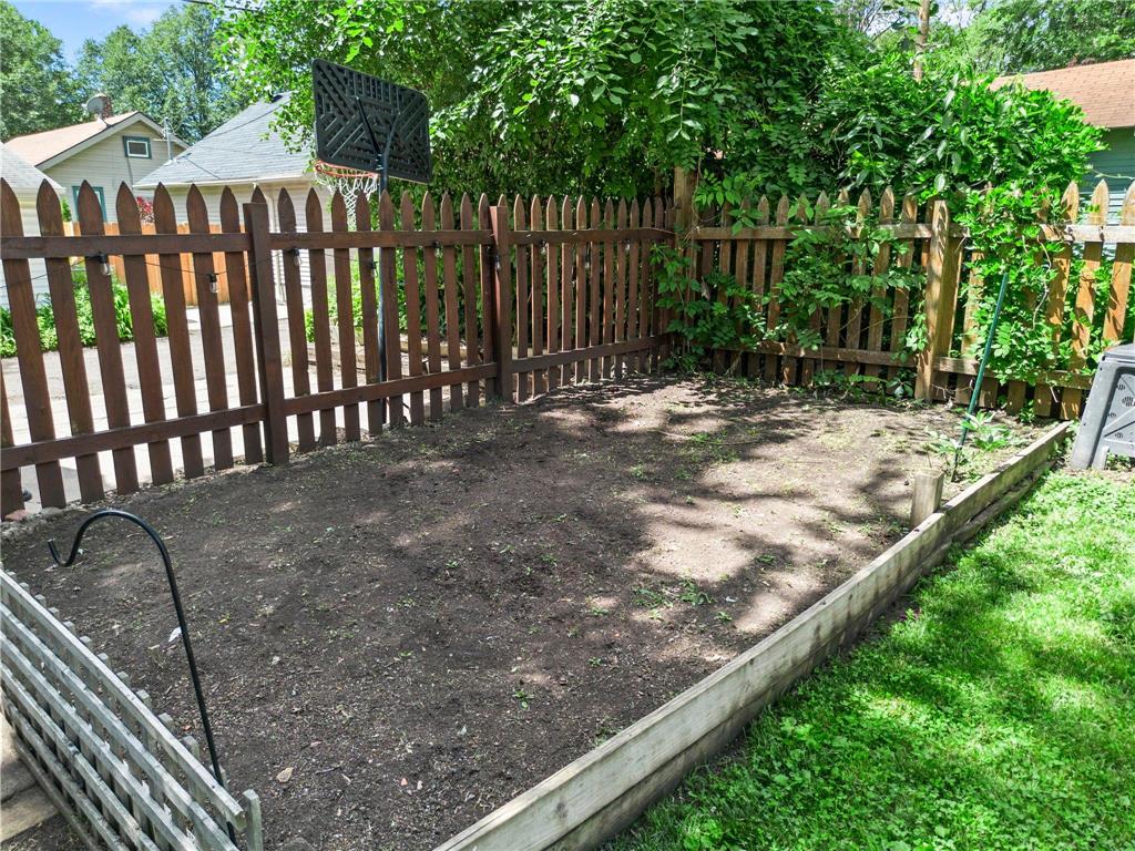 1054 Van Buren Avenue Saint Paul MN 55104 7061805 image33