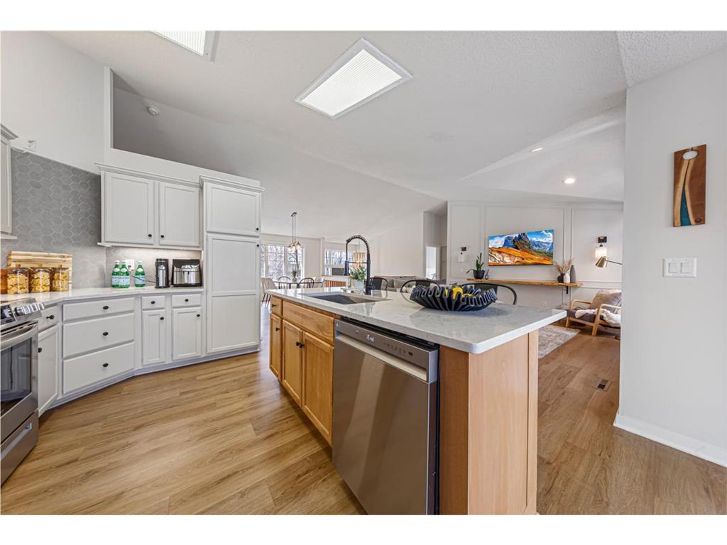 1055 W County Road D Shoreview MN 55126 7047528 image16