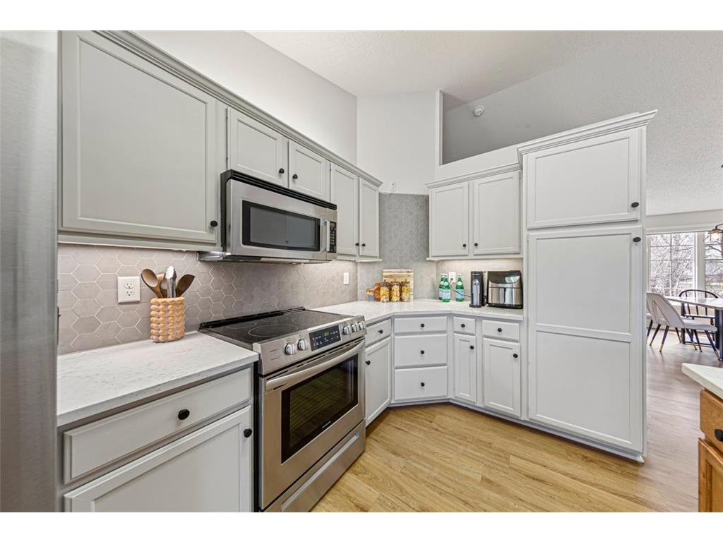 1055 W County Road D Shoreview MN 55126 7047528 image17