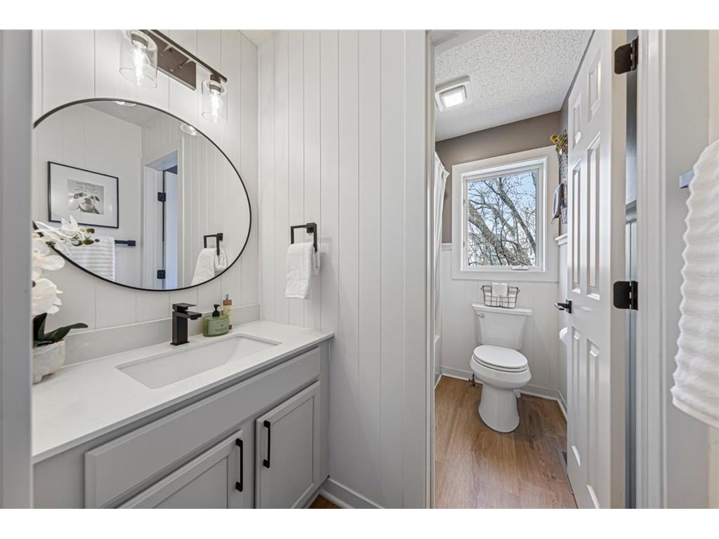 1055 W County Road D Shoreview MN 55126 7047528 image30