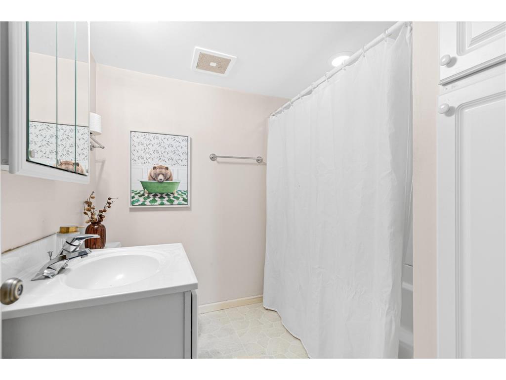 1056 Brooks Avenue W Roseville MN 55113 7031108 image10