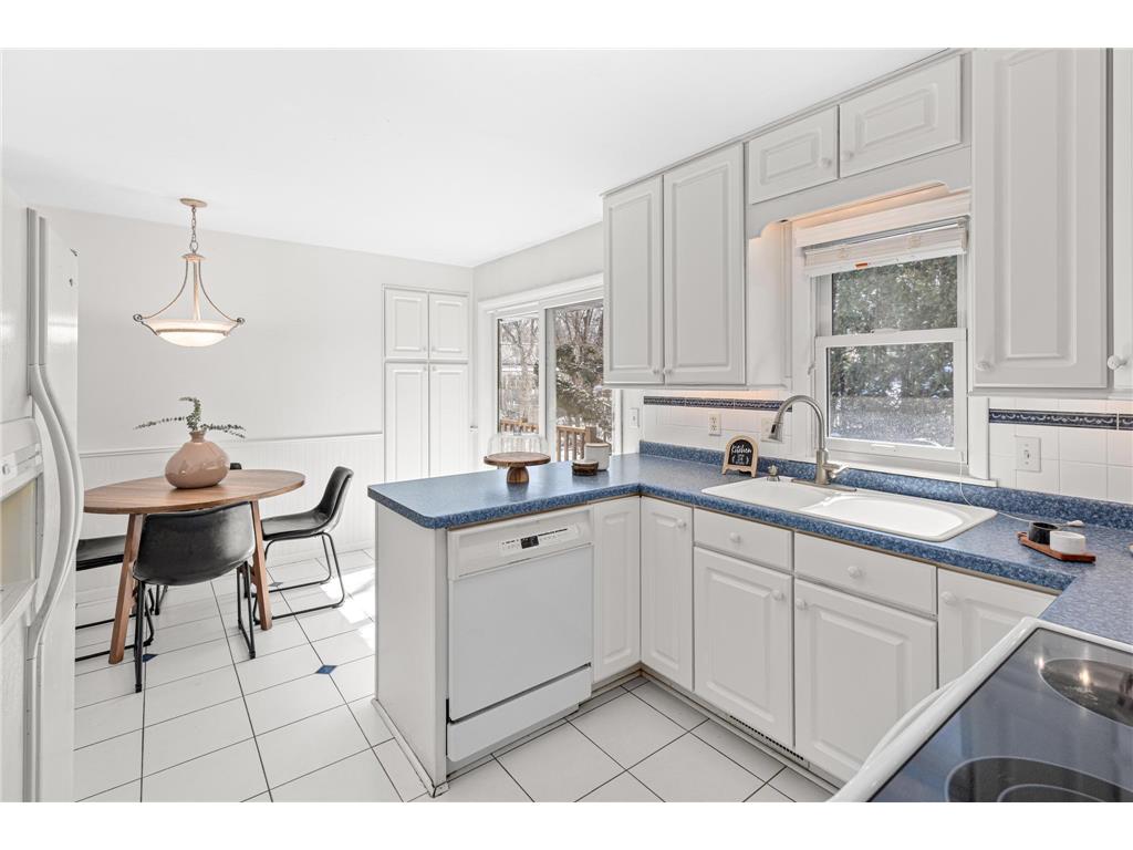 1056 Brooks Avenue W Roseville MN 55113 7031108 image3