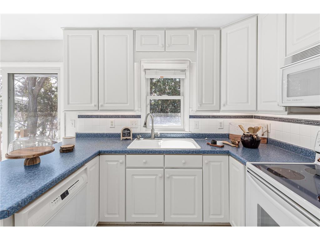 1056 Brooks Avenue W Roseville MN 55113 7031108 image4