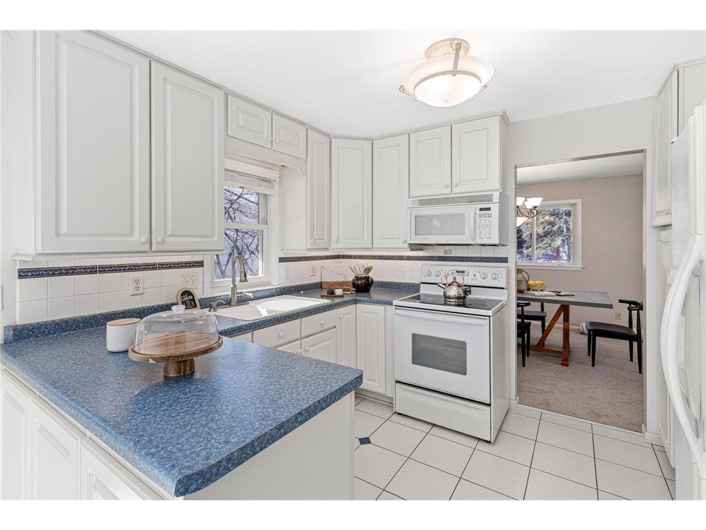 1056 Brooks Avenue W Roseville MN 55113 7031108 image5