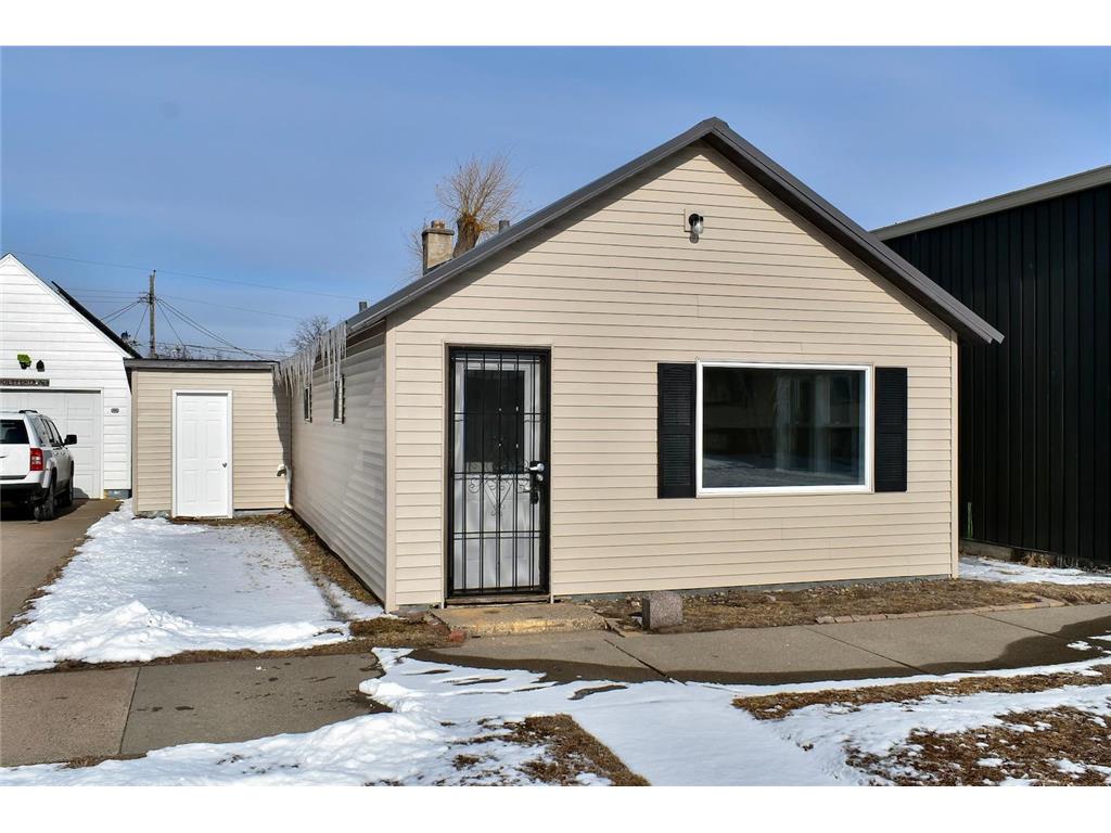 1056 E Wabasha Street Winona MN 55987 6674291 image1