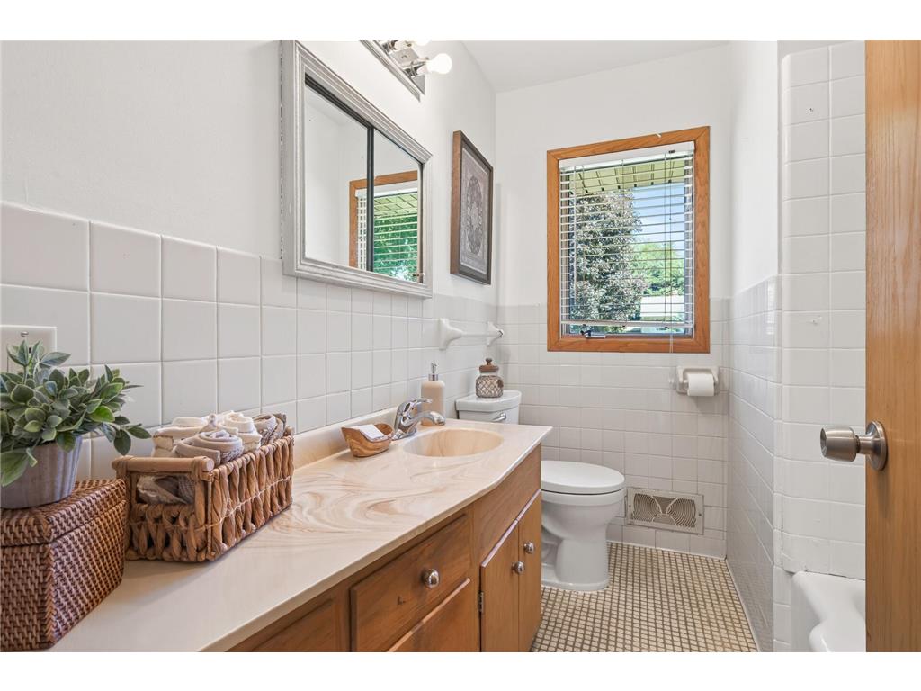 1056 Glenhill Road Shoreview MN 55126 7087232 image14