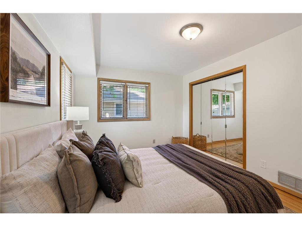 1056 Glenhill Road Shoreview MN 55126 7087232 image16