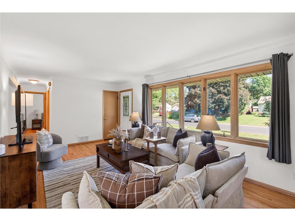 1056 Glenhill Road Shoreview MN 55126 7087232 image2
