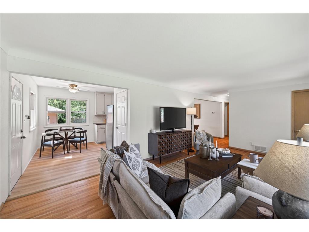 1056 Glenhill Road Shoreview MN 55126 7087232 image4