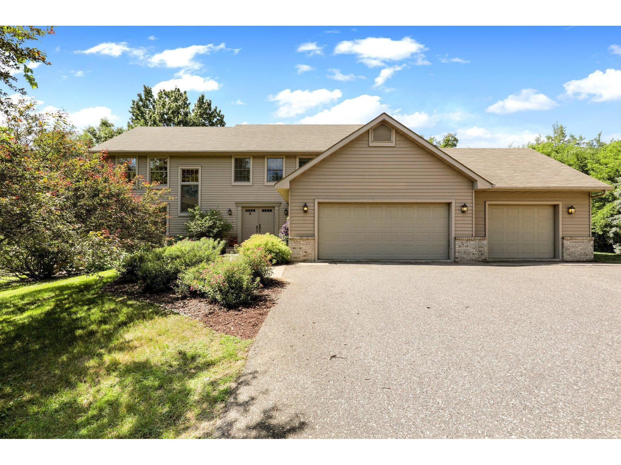 1056 Golden Oaks Drive, Hudson, WI 54016 MLS 5765060 Edina Realty