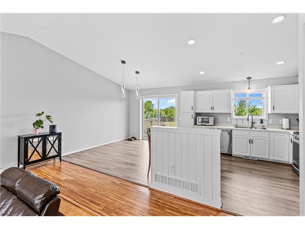 10590 257th Avenue NW Livonia Twp MN 55398 7093597 image10