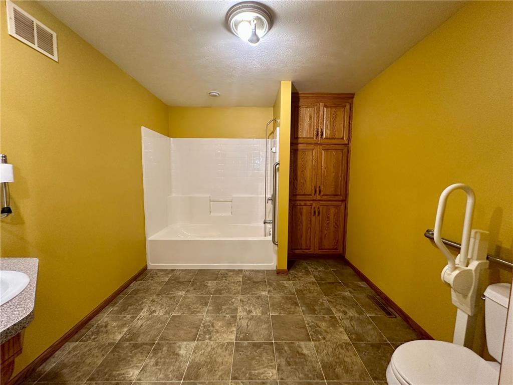 106 E Christensen Drive Luverne MN 56156 6800016 image19