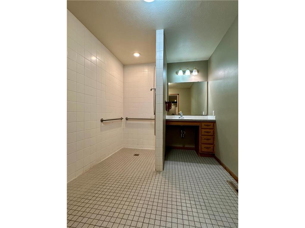 106 E Christensen Drive Luverne MN 56156 6800016 image8