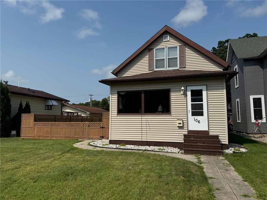 106 S Hubbard Street Crookston MN 56716 6577077 image1