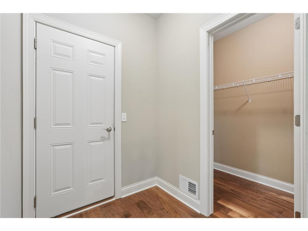 10601 Watersedge Lane Woodbury MN 55129 7061681 image21