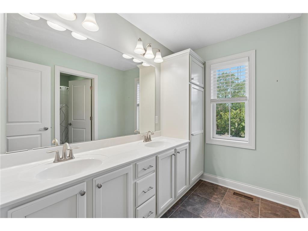 10601 Watersedge Lane Woodbury MN 55129 7061681 image32