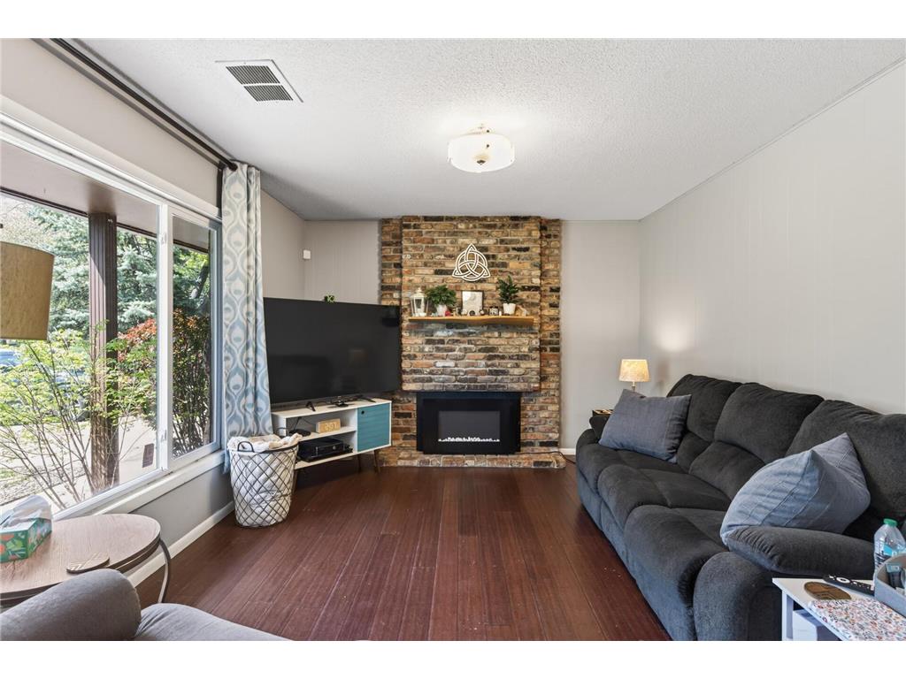 10633 Hollywood Boulevard NW Coon Rapids MN 55433 7068477 image18