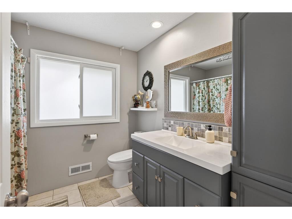 10633 Hollywood Boulevard NW Coon Rapids MN 55433 7068477 image29