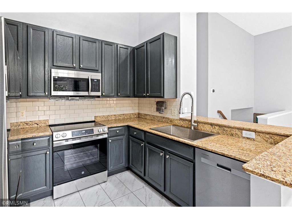 10633 Pond Curve Woodbury MN 55129 6801865 image1