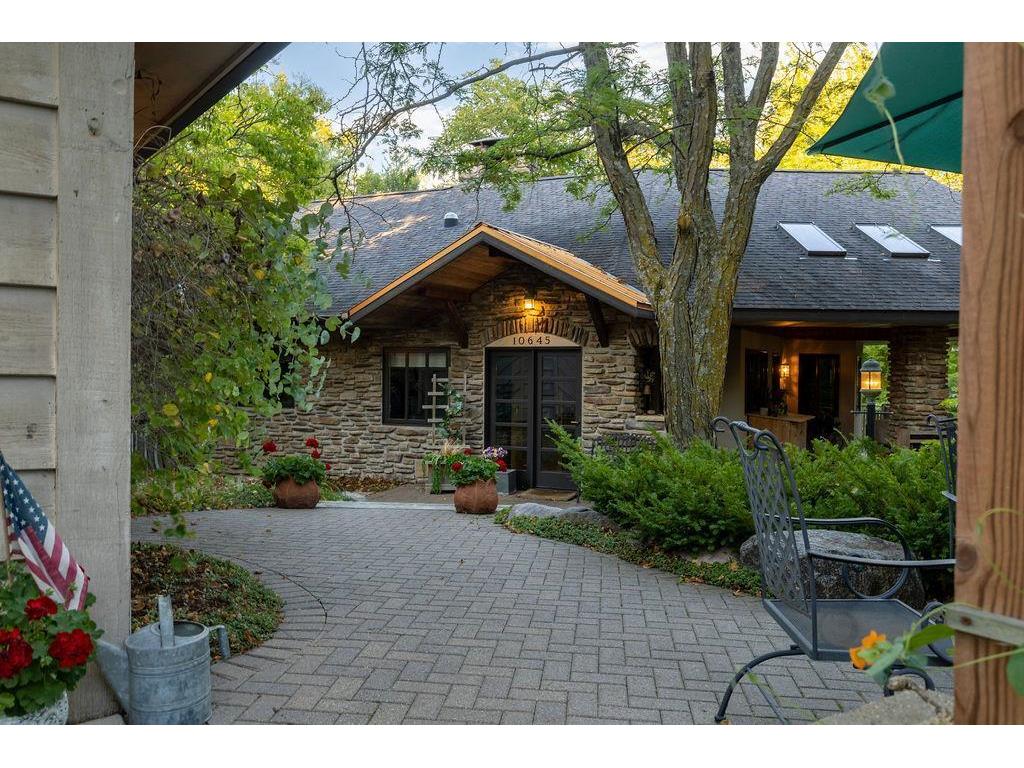 10643 & 10645 Highway 71 NE Green Lake Twp MN 56288 - Henderson 6678877 image1