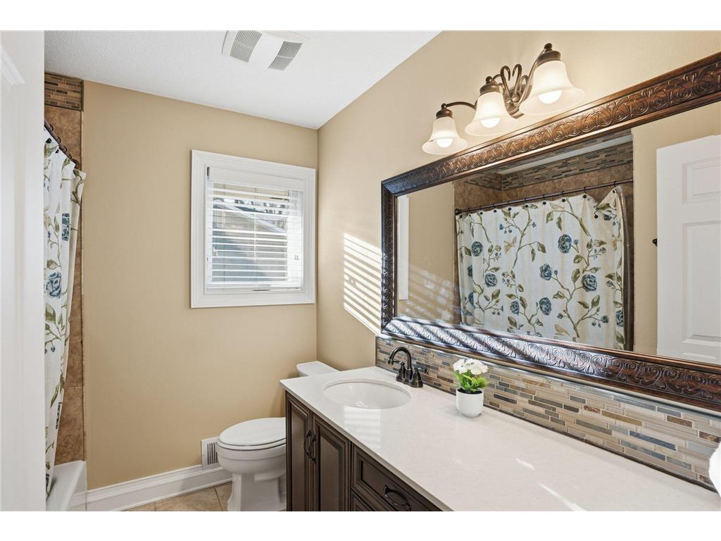 10666 Utica Road Bloomington MN 55437 7039946 image25