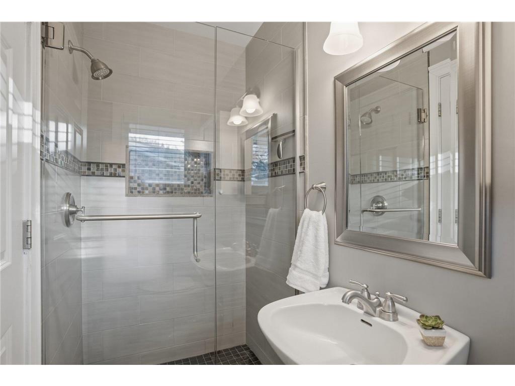 10666 Utica Road Bloomington MN 55437 7039946 image28