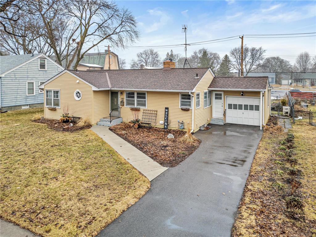 1067 Iowa Avenue W Saint Paul MN 55117 7029434 image1