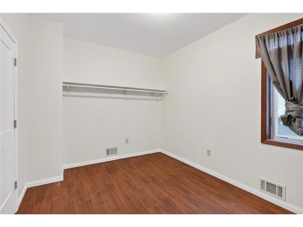 1067 Wilson Avenue Saint Paul MN 55106 7093546 image9