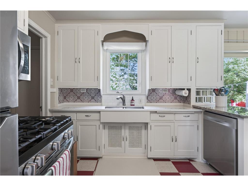 1068 Summit Avenue South Saint Paul MN 55075 - Mississippi 7079891 image12
