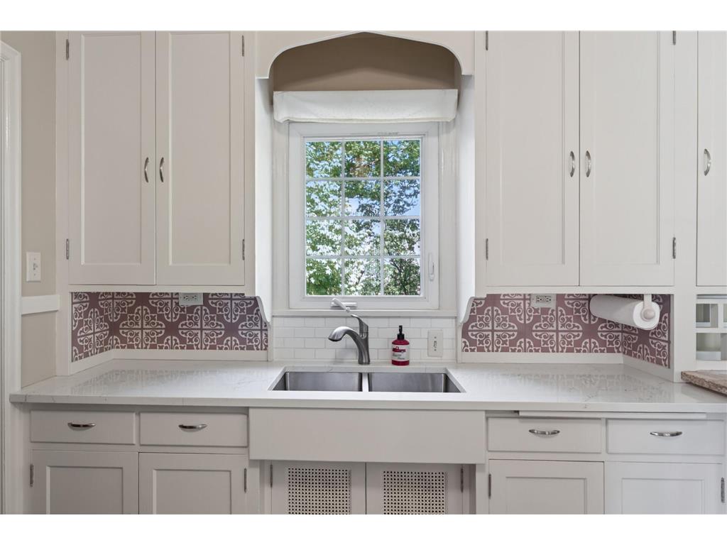 1068 Summit Avenue South Saint Paul MN 55075 - Mississippi 7079891 image13