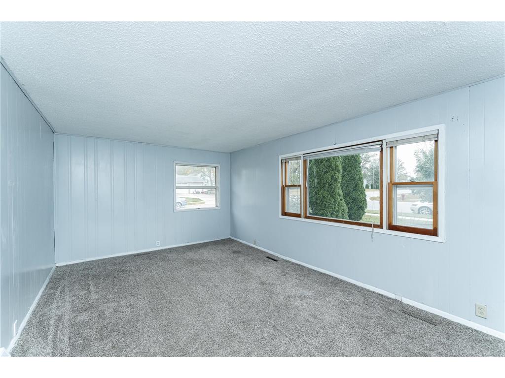 107 4th Avenue NE Dodge Center MN 55927 7055450 image10