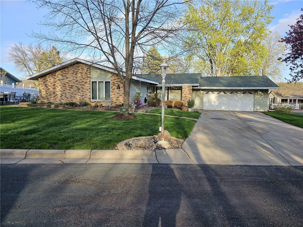 107 Lakeside Drive Stillwater MN 55082 - St Croix River 6466758 image1