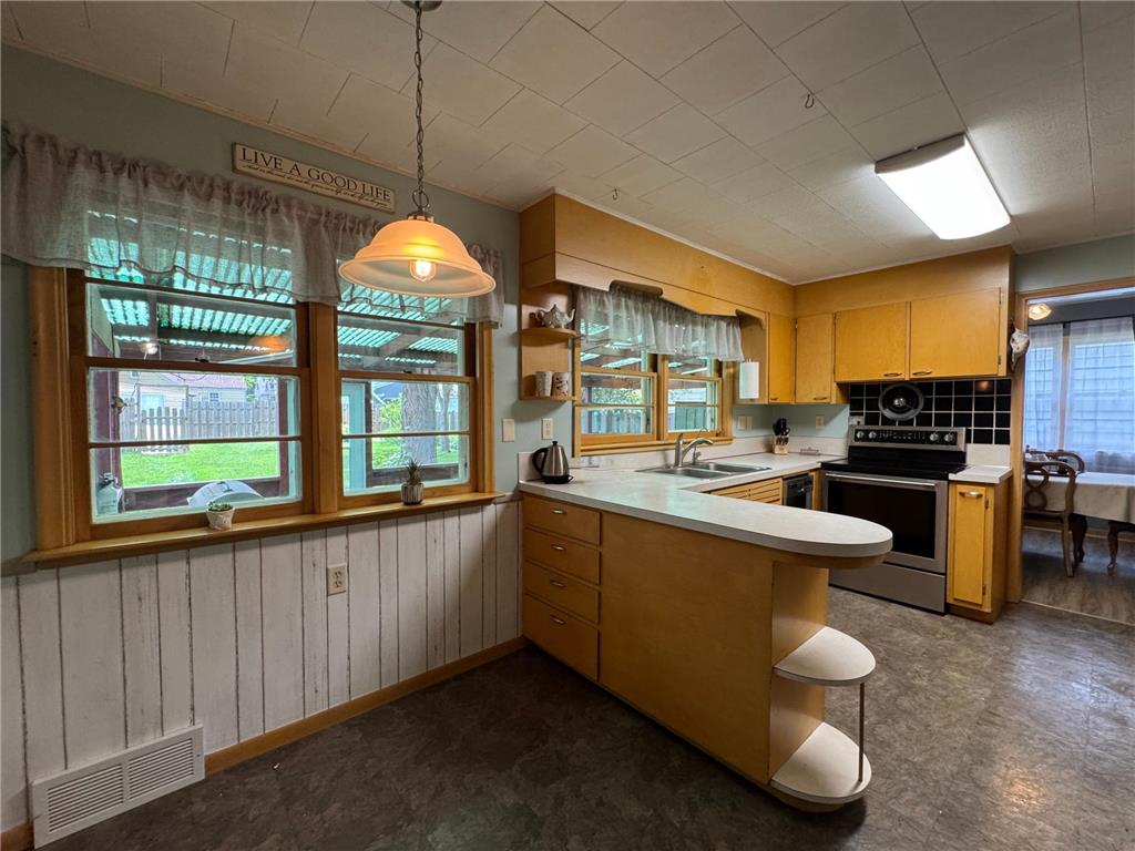 107 S Whitney Street Marshall MN 56258 7087924 image5