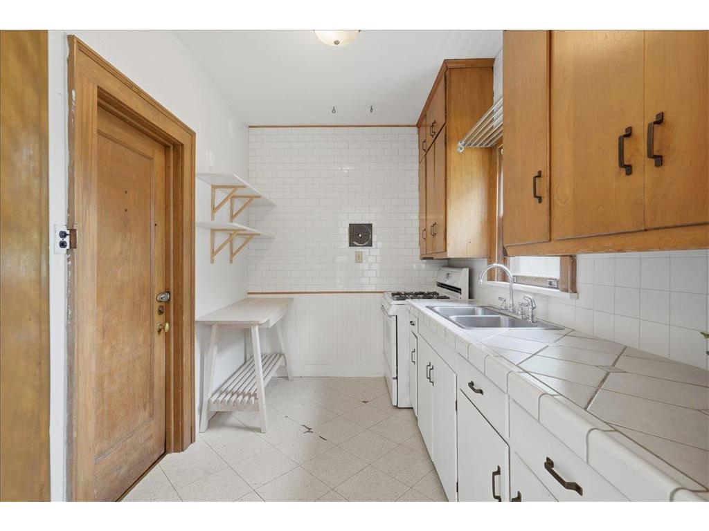 1070 Bradley Street Saint Paul MN 55130 7100708 image12