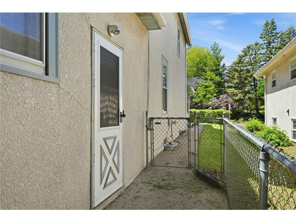 1070 Dale Street N Saint Paul MN 55117 7073050 image12