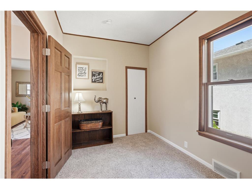 1070 Dale Street N Saint Paul MN 55117 7073050 image24