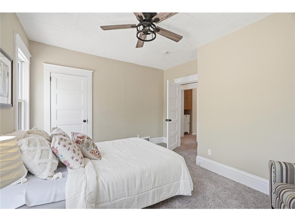 1070 Dale Street N Saint Paul MN 55117 7073050 image28