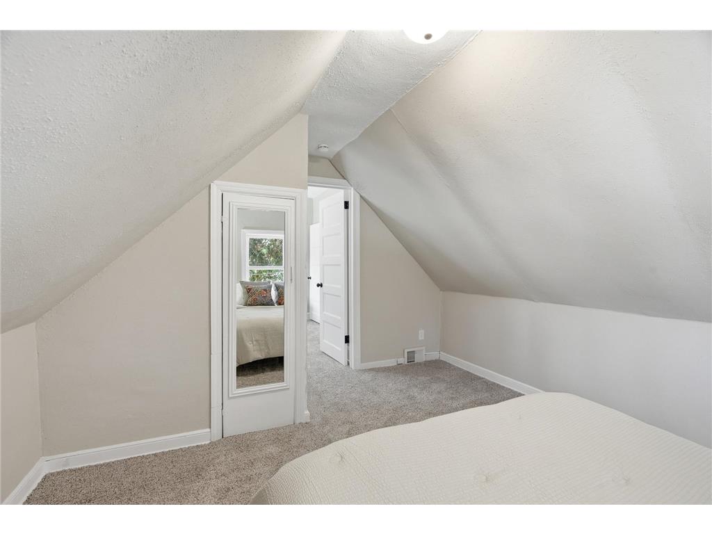 1070 Dale Street N Saint Paul MN 55117 7073050 image34