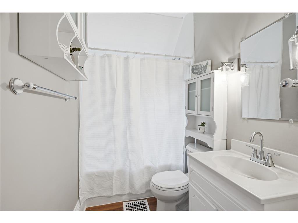 1070 Dale Street N Saint Paul MN 55117 7073050 image35