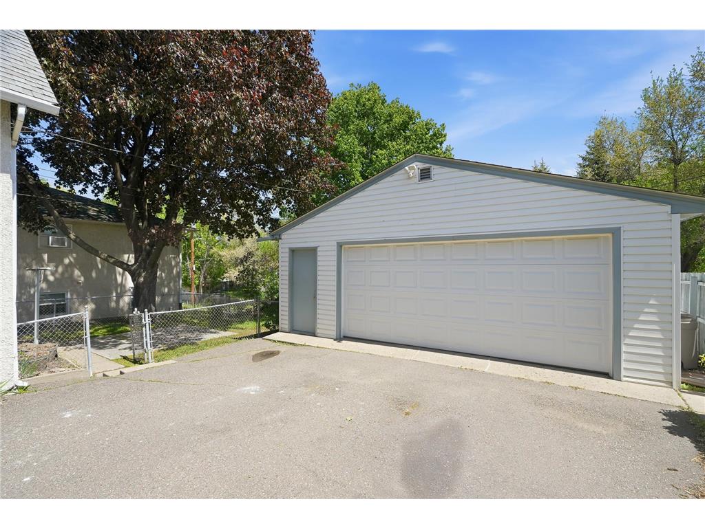 1070 Dale Street N Saint Paul MN 55117 7073050 image7