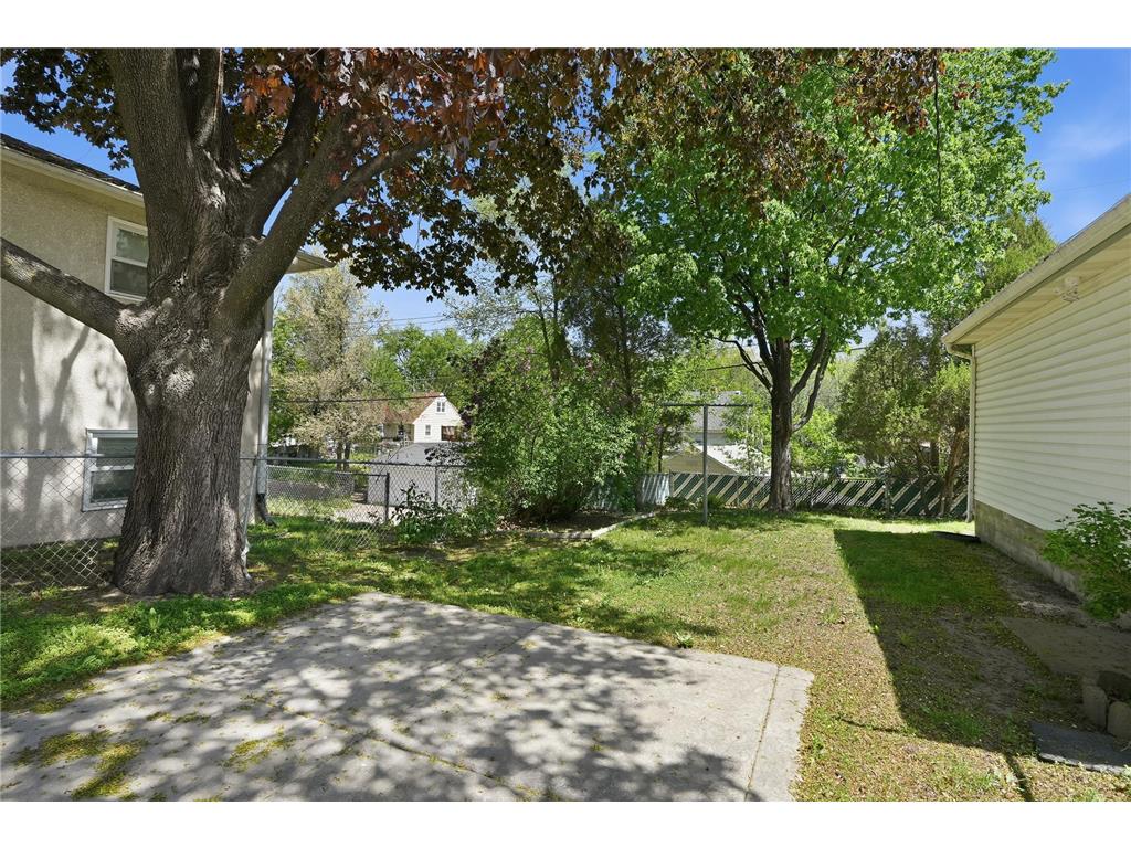 1070 Dale Street N Saint Paul MN 55117 7073050 image8
