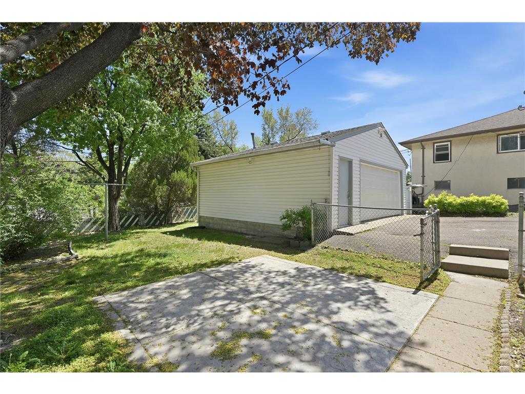 1070 Dale Street N Saint Paul MN 55117 7073050 image9