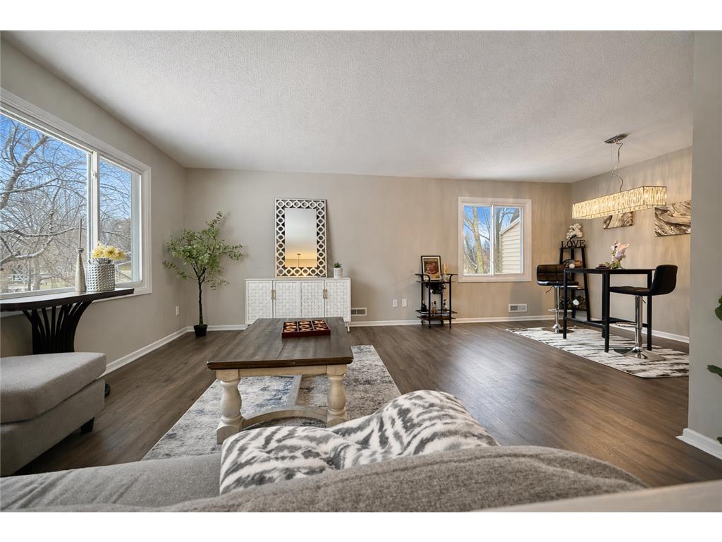 10701 Nathan Lane N Maple Grove MN 55369 7004492 image1